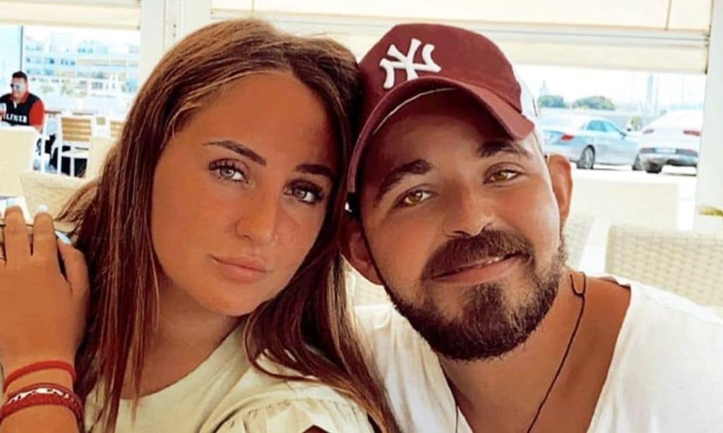 Gloria Camila, Rocío y David Flores muy cariñosos en un fin de semana familiar en Chipiona