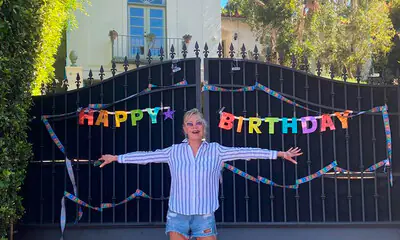 Llamada de sus ex, flores y una gran sorpresa: Melanie Griffith celebra su 63 cumpleaños