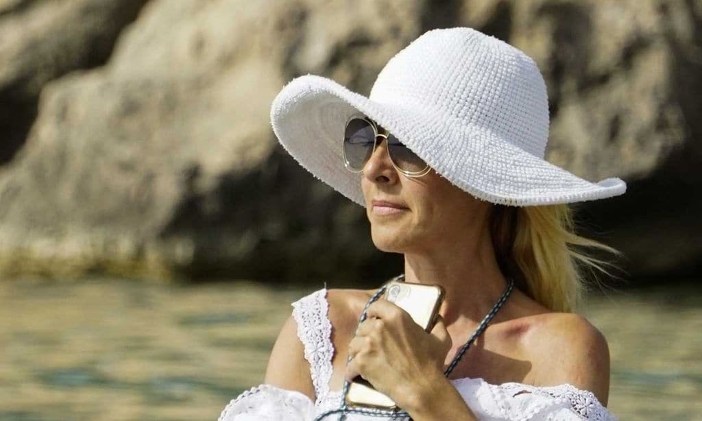 Cayetana Guillén Cuervo disfruta del sol y las aguas de Ibiza en familia