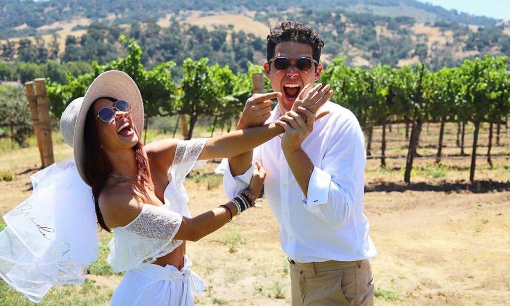 Sarah Hyland, actriz de 'Modern Family', celebra su ‘no boda’