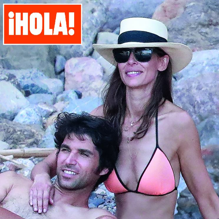 Fotografías exclusivas en ¡HOLA!: Cayetano y Eva, la unión de un matrimonio frente a los ataques