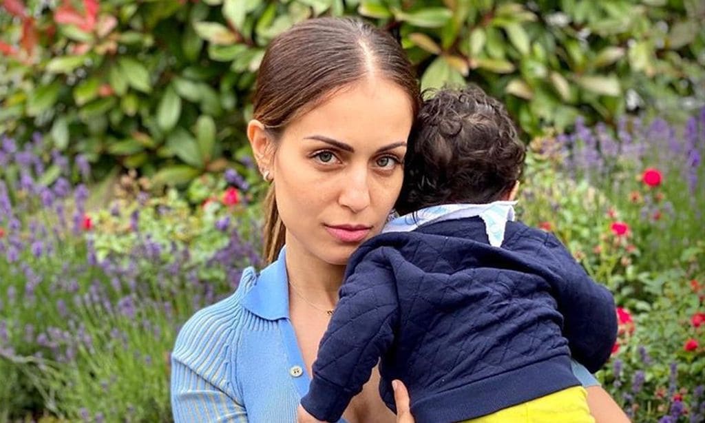 Hiba Abouk celebra los seis meses de vida de su hijo con una foto inédita