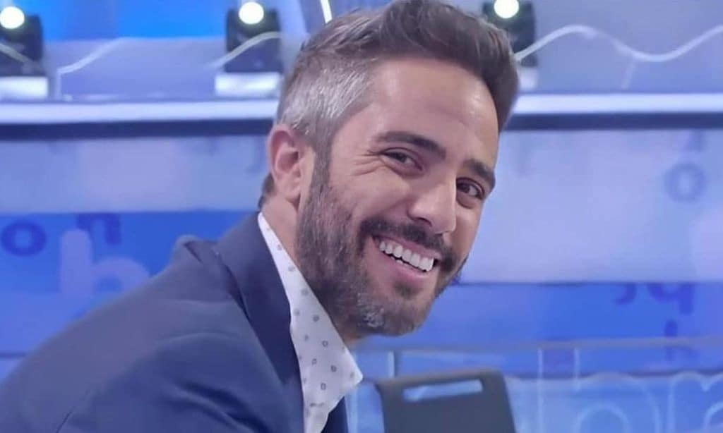 Así de bien se lo pasa Roberto Leal durante los descansos de 'Pasapabra'