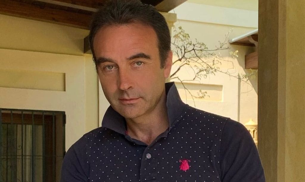 Enrique Ponce torea en Béziers sin la presencia de Ana Soria pero arropado por buenos amigos