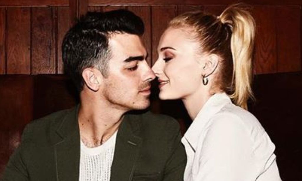 Sophie Turner felicita a Joe Jonas con una romántica foto y alude por primera vez a su maternidad