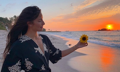 Rachel Valdés muestra el romántico paseo con Alejandro Sanz en la playa con homenaje al cantante incluido