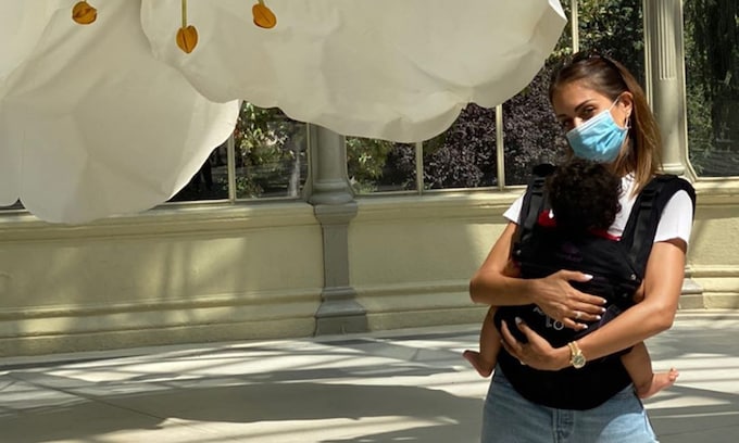 Hiba Abouk con su bebé en Madrid