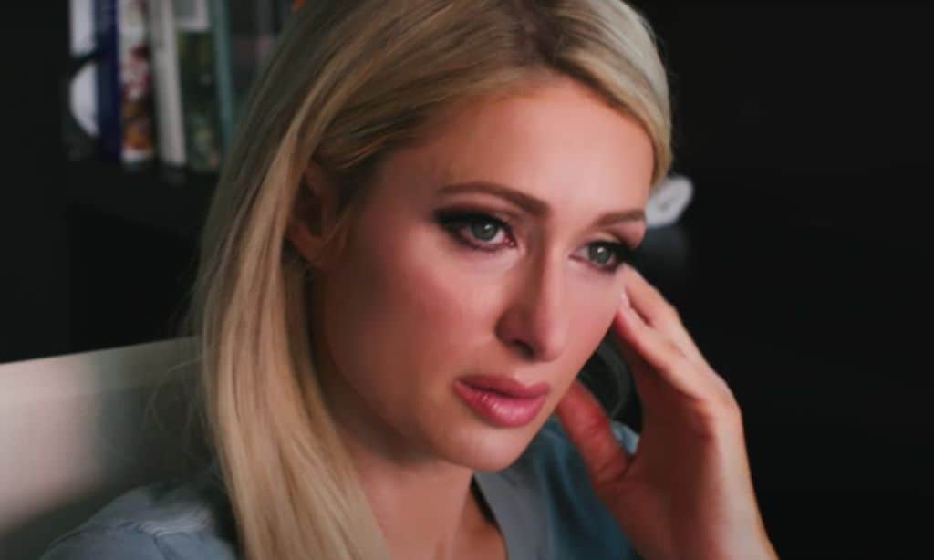 Las lágrimas de Paris Hilton al recordar un doloroso suceso de su infancia