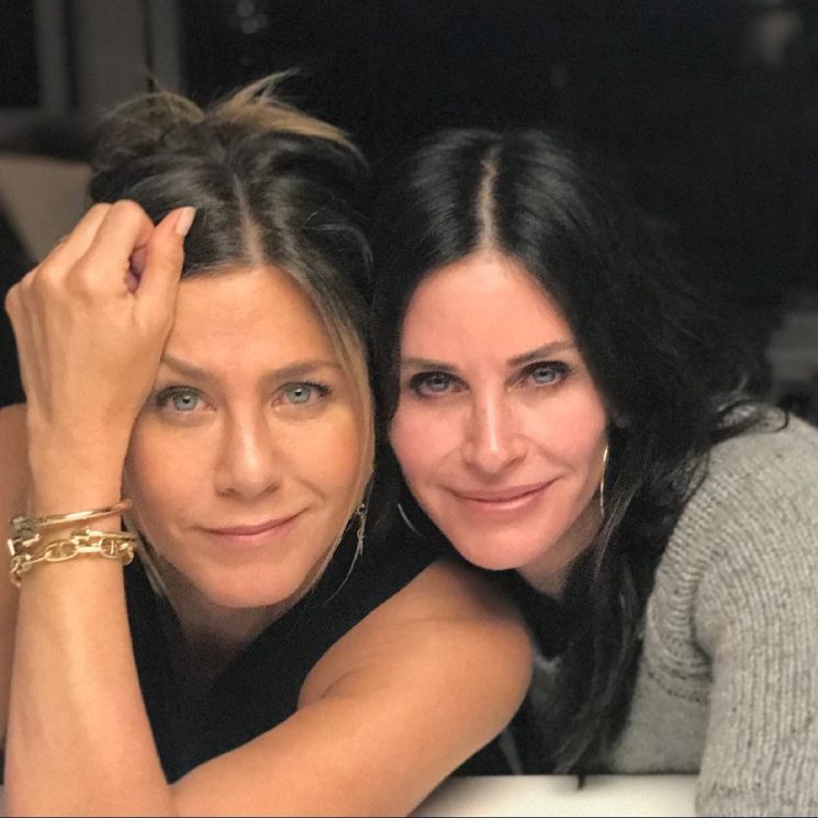 El hilarante vídeo de Jennifer Aniston y Courteney Cox jugando una partida de billar