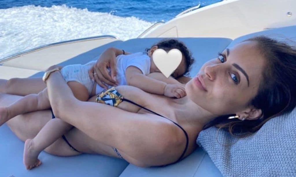 La idílica comida familiar de Hiba Abouk y su hijo Amín ¡que ha acabado con sorpresa!