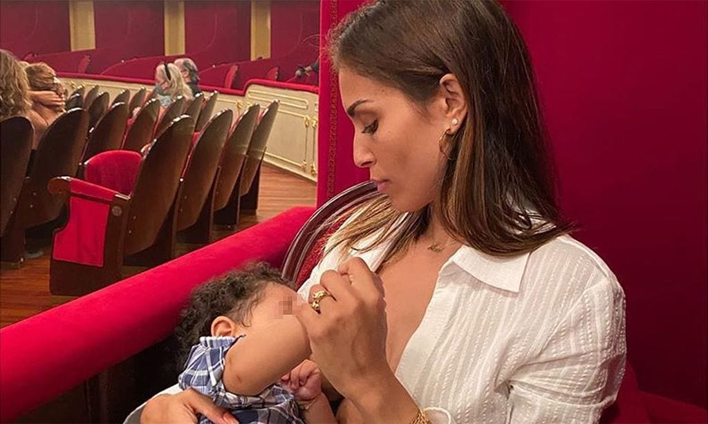 Hiba Abouk y su hijo Amín