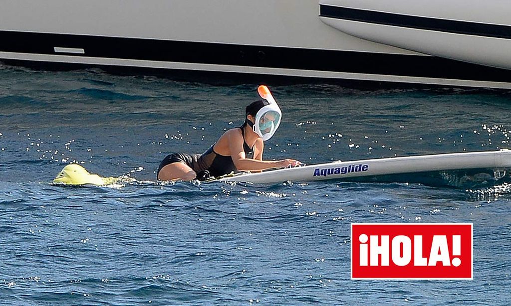 EXCLUSIVA: Gafas de buceo y equilibrio sobre colchonetas, Pilar Rubio y Sergio Ramos en alta mar