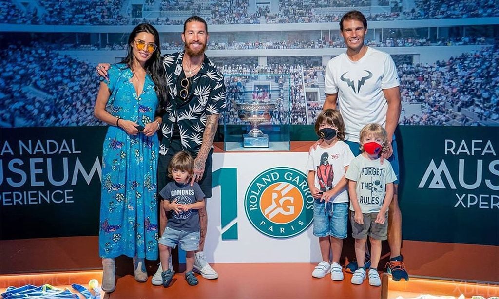 ¿Futbolista o tenista? Los hijos de Pilar Rubio y Sergio Ramos se divierten en la academia de Rafa Nadal