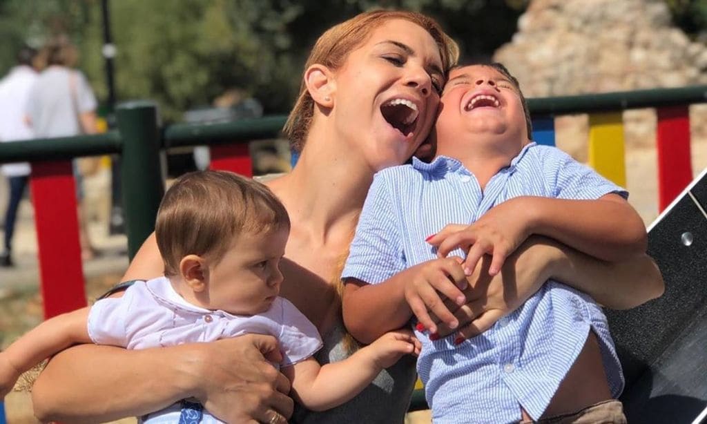Beatriz Trapote abre el álbum de fotos de sus hijos y comparte imágenes inéditas de su vida familiar