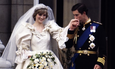 Así reaccionó el equipo de 'The Crown' al ver a Emma Corrin con el vestido de novia de Diana de Gales