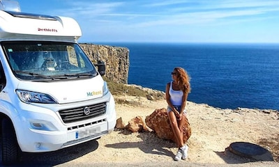 Autocaravana y mochila al hombro: las vacaciones soñadas de Lara Álvarez en Portugal