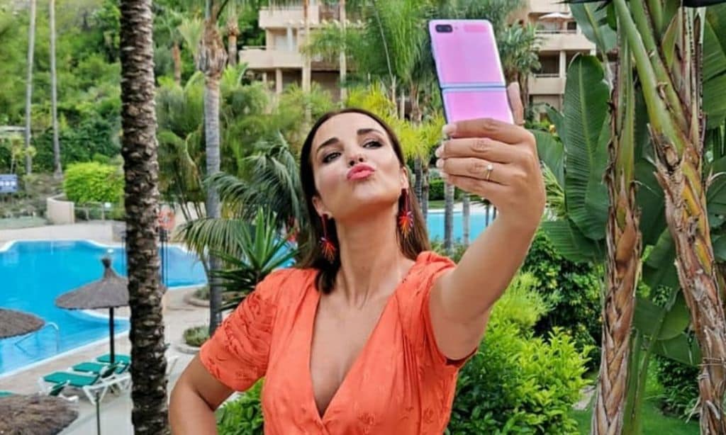 Paula Echevarría muestra el divertido 'making of' de su foto más arriesgada