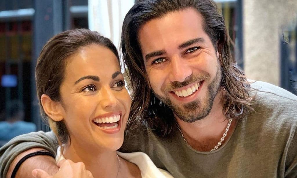Lara Álvarez sigue de ruta por carretera con su mejor guía: ¡su hermano!