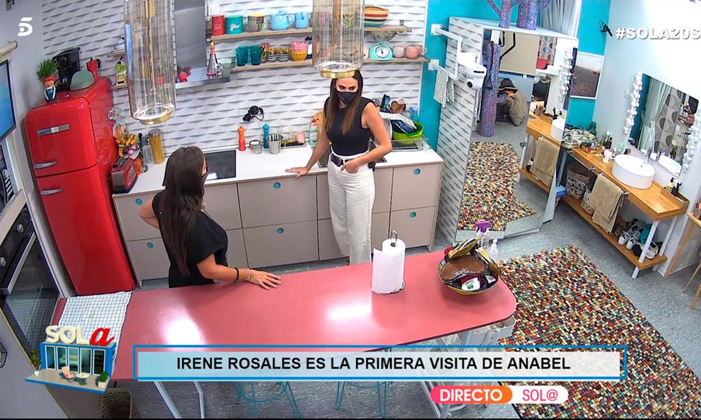 Irene Rosales y Anabel Pantoja en Sola