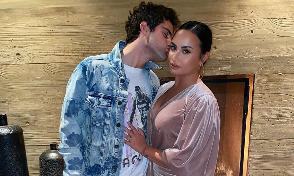 Max Ehrich no quiere oír hablar a los fans de su prometida Demi Lovato