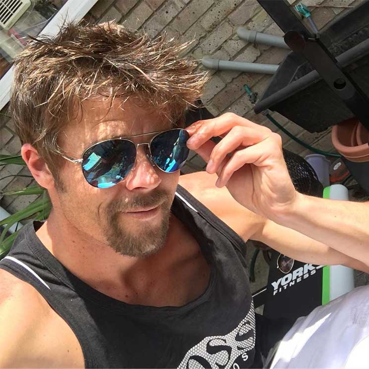 El albañil doble de Brad Pitt que triunfa en su carrera como 'influencer'