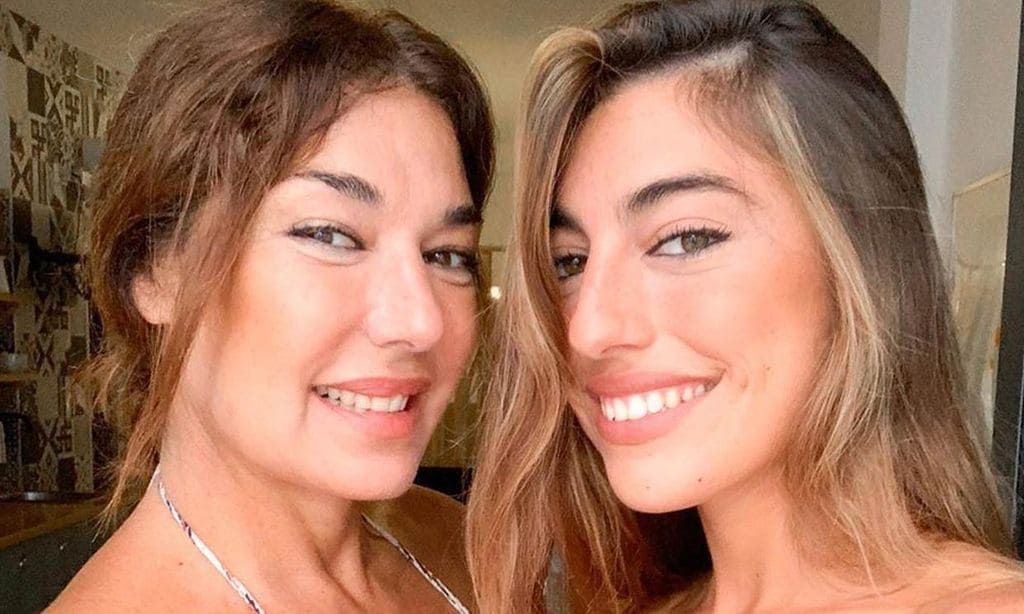 Con su hija Claudia en urgencias, así fue el inesperado fin de fiesta de Raquel Revuelta tras ser premiada