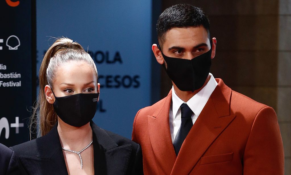 Ester Expósito posa por primera vez con Alejandro Speitzer en la alfombra roja: 'Tengo mucha suerte'