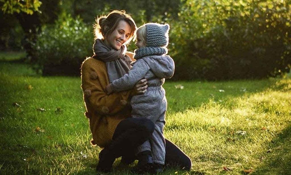 Carlos Baute y Astrid Klisans les enseñan a sus hijos los rincones de Letonia