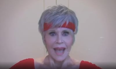 Jane Fonda vuelve a enfundarse sus mallas de aeróbic a sus 82 años para enviar un mensaje