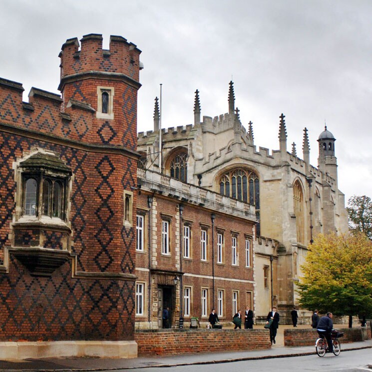 El novio de Claudia Osborne estudió en Eton College, ¿quién más ha pasado por sus aulas?