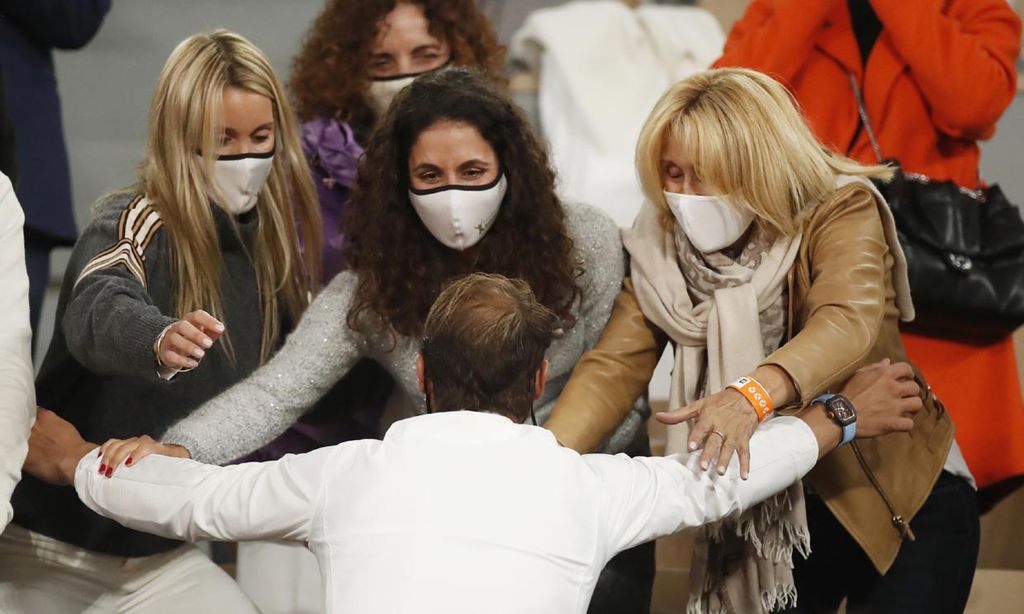 Rafa Nadal celebra su victoria con un efusivo beso a Mery Perelló
