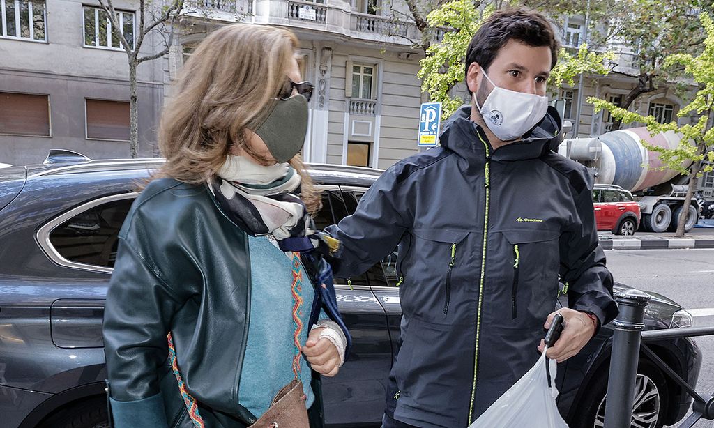 Rosalía Iglesias encuentra en su hijo, Guillermo Bárcenas, el mejor apoyo antes de entrar en prisión