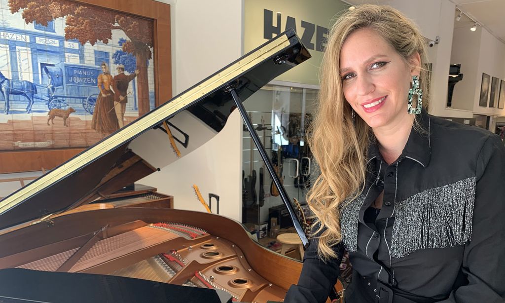 ¿Qué es lo más loco que le sucedió en los Latin Grammy? María Toledo responde las 20 preguntas de HOLA!4U