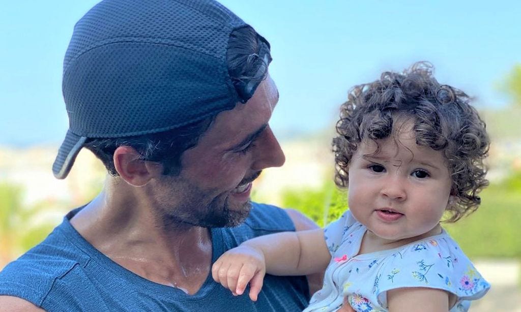 Las tiernas imágenes de la hija pequeña de Arbeloa dando sus primeros pasos