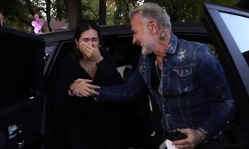 Gianluca Vacchi y Sharon Fonseca llegan a casa con su hija y la bienvenida no puede ser más emocionante