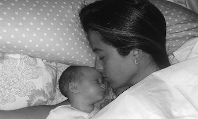 ¡Como un muñeco! María Fernández-Rubíes posa en una foto de lo más simpática con su bebé