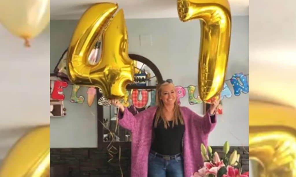 Globos, flores y mucha felicidad en la íntima fiesta de cumpleaños de Belén Esteban