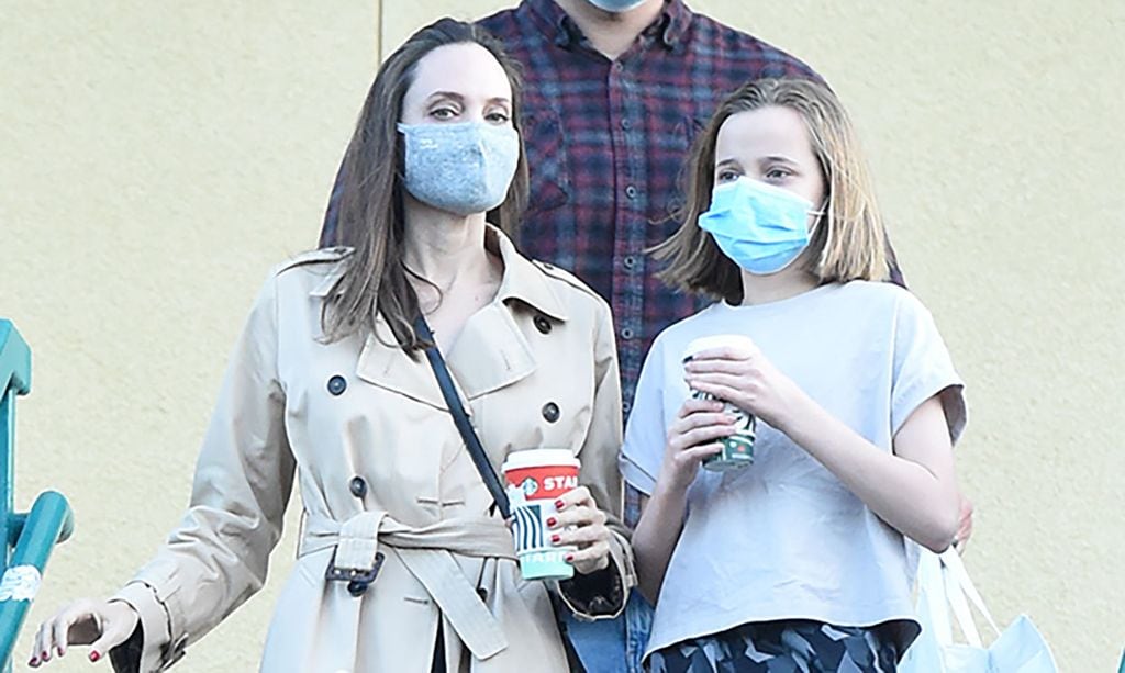 Angelina Jolie, en su momento más crucial como madre, disfruta de una tarde con su hija Vivienne