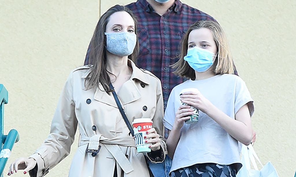 Angelina Jolie con su hija Vivienne