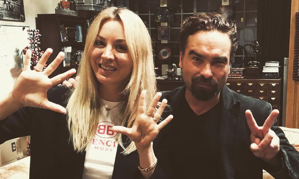 Kaley Cuoco y Johnny Galecki (‘The Big Bang Theory’), un romance contrario al de la serie