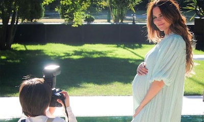 Una embarazadísima Romina Belluscio, retratada por un fotógrafo de excepción, su hijo Enzo