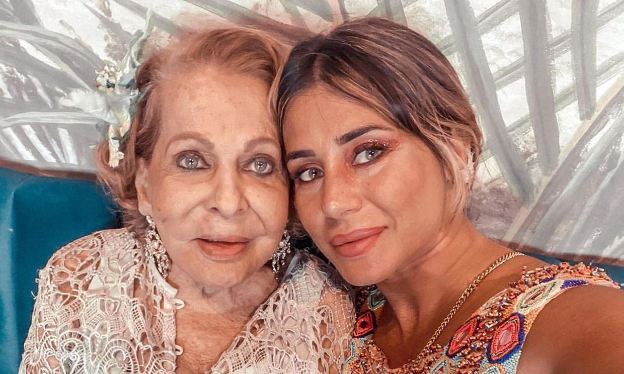 Elena Tablada abre el álbum familiar para despedir a su abuela, 'la más divina, especial y estelar'