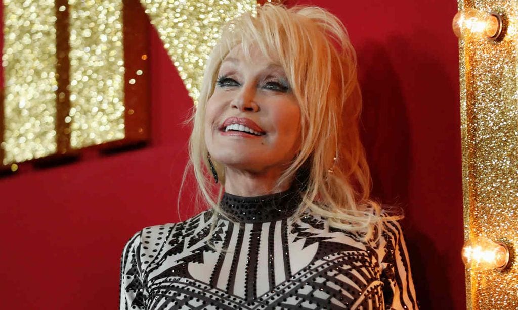 ¿Qué une a Dolly Parton con la vacuna de Moderna contra el coronavirus?