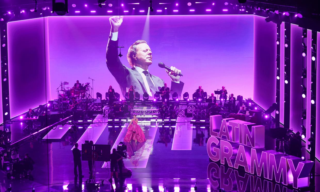Un corazón que ‘sangra’ y actuaciones virtuales, la insólita edición de los Grammy Latinos 2020