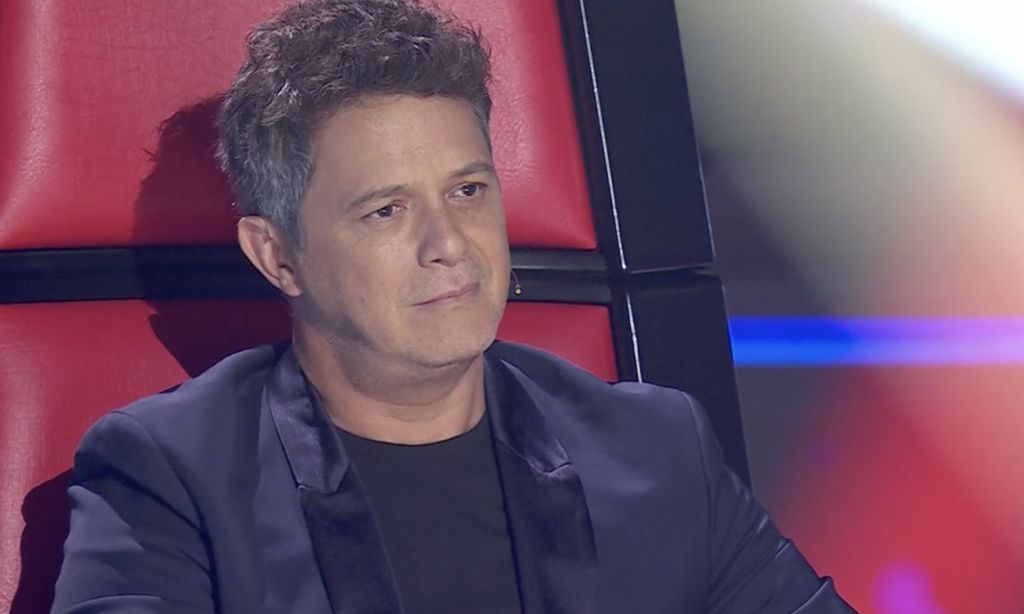 Alejandro Sanz y Laura Pausini se emocionan con la sorpresa de los doce finalistas de 'La Voz'