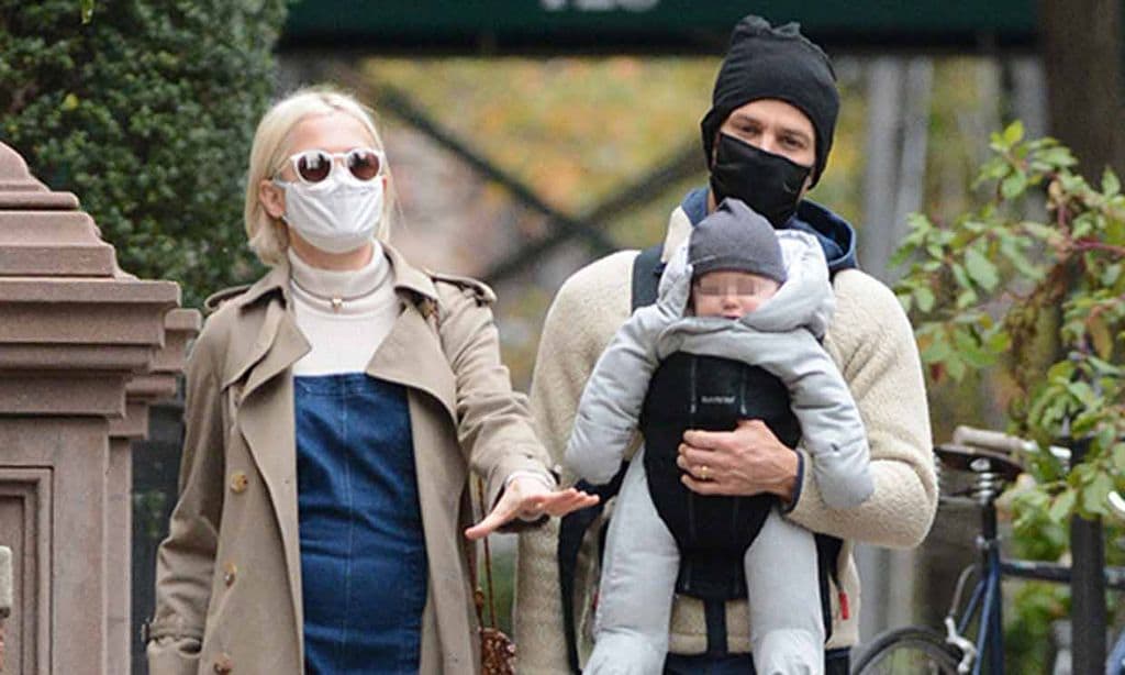 El idílico paseo de Michelle Willams con su marido y su bebé tras ser madre por segunda vez