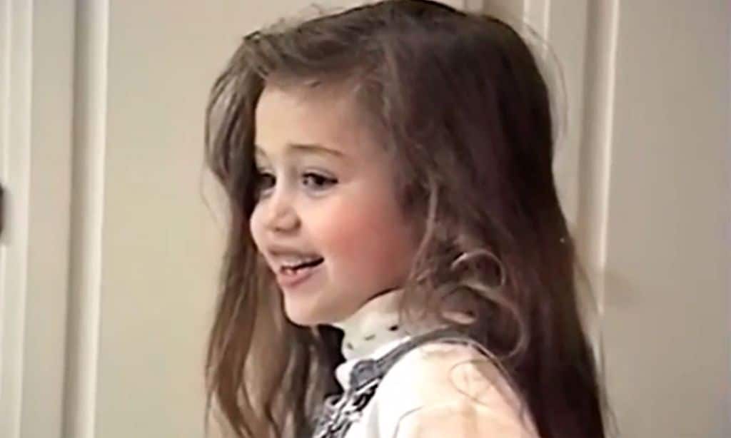 De animadora o cantando Britney Spears: Miley Cyrus rescata los divertidos momentos de su infancia