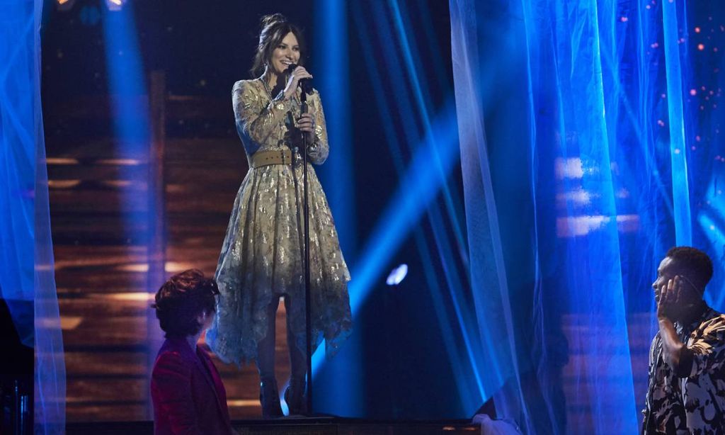 Laura Pausini celebra llegar a la final de 'La Voz' con sus dos talentos: Paula Espinosa y Kelly Isaiah