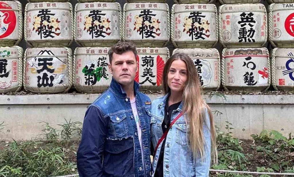Marta Castro y Fonsi Nieto celebran el primer cumplemés de su niño con una original 'foto de familia'