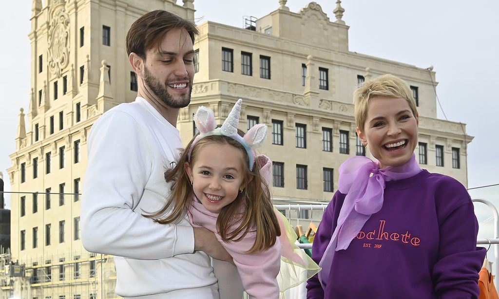 Ande yo caliente... Soraya Arnelas y su familia presentan con ilusión su polémica marca